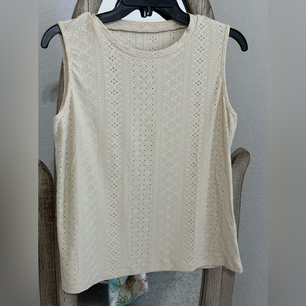 Eyelet Embroidery Tanktop - Picture 6 of 7